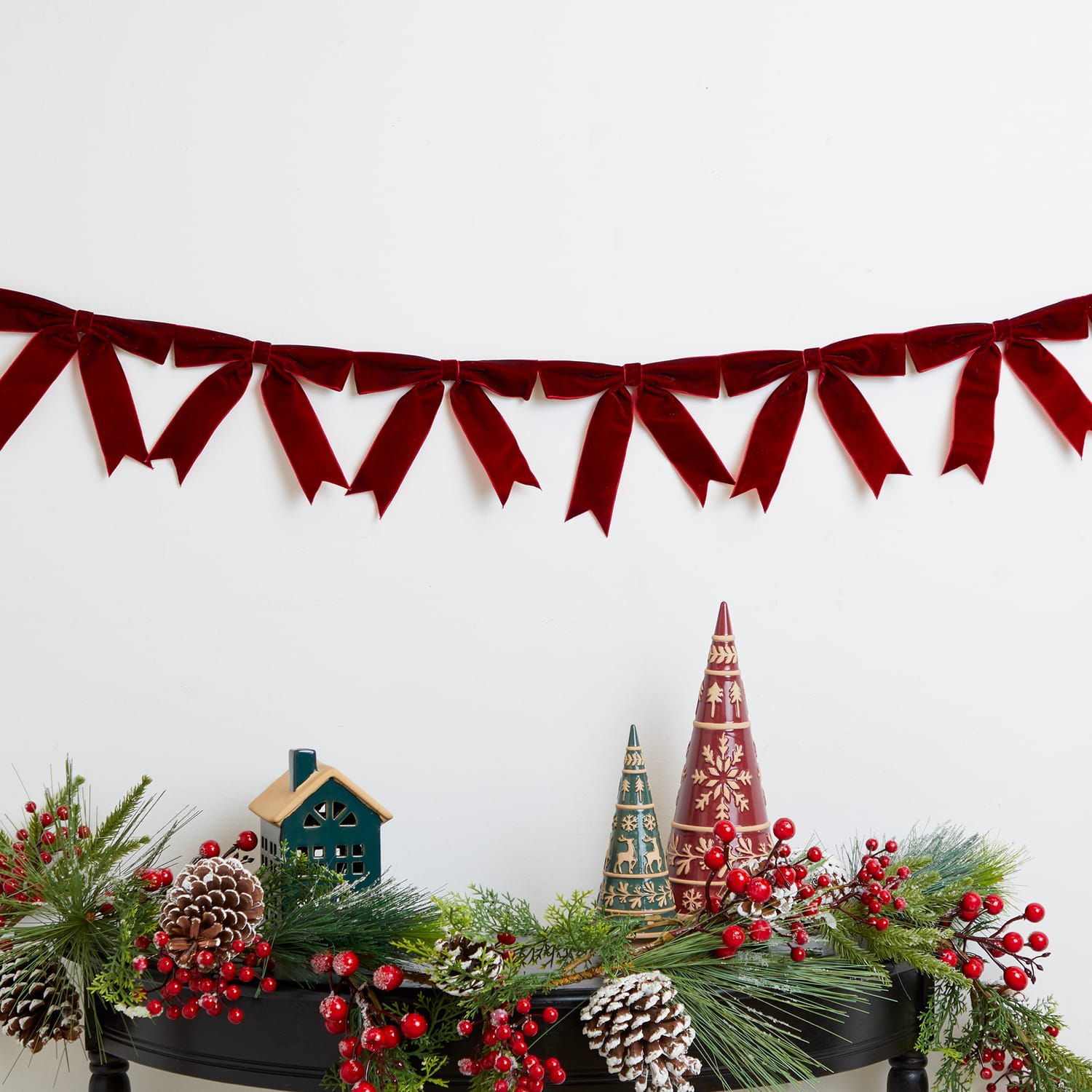 Winter Charm 1.8m Velvet Bow Christmas Garland, product image 3