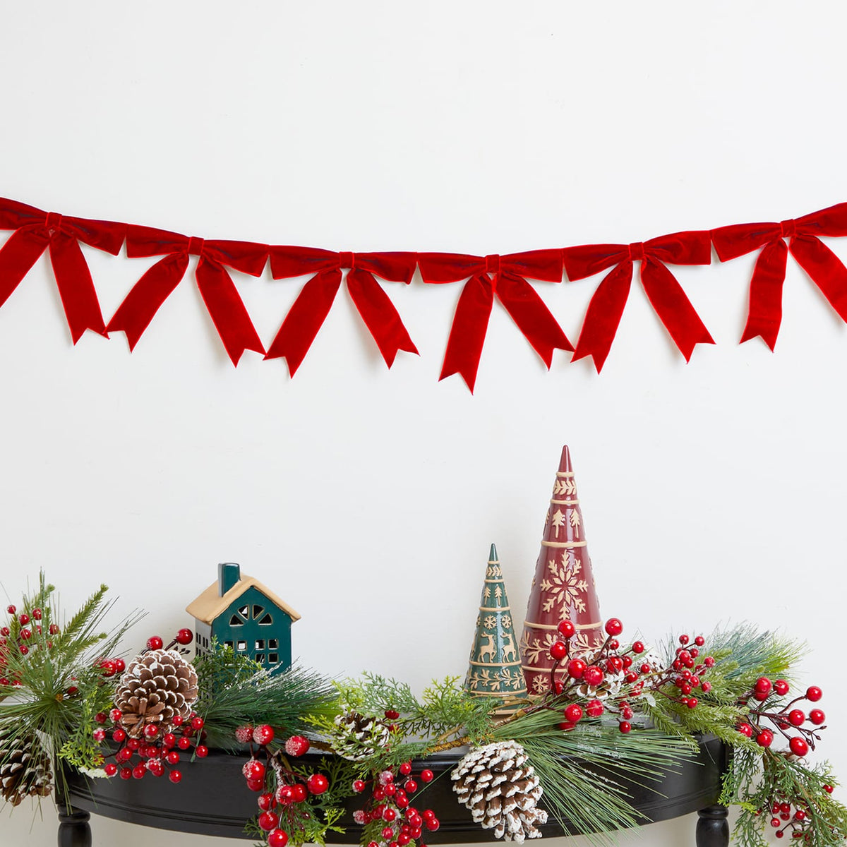 Winter Charm 1.8m Velvet Bow Christmas Garland, product image 2